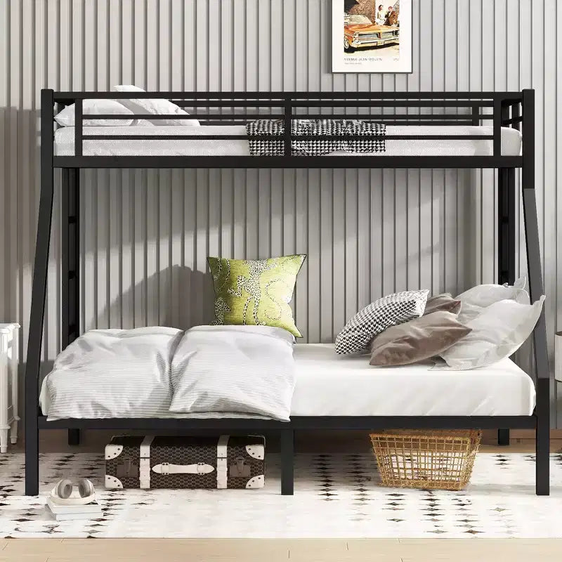Letto a castello in metallo nero/bianco, Twin XL sopra Queen, 2 scale, sponda di sicurezza, per 2 persone