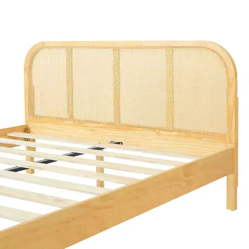 Letto matrimoniale Queen in pino naturale con testiera in rattan, per 1-2 adulti