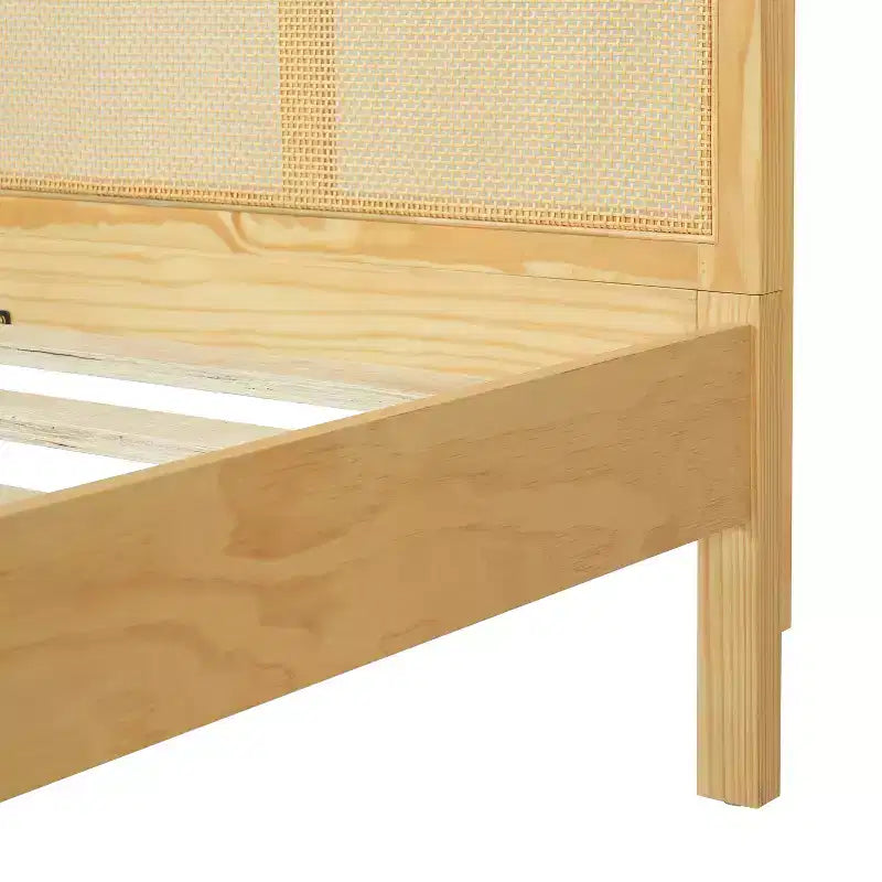 Letto matrimoniale Queen in pino naturale con testiera in rattan, per 1-2 adulti