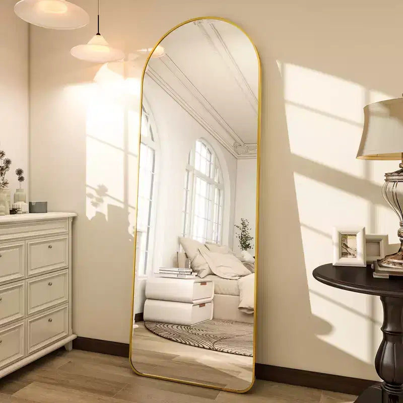 Specchio da terra a tutta lunghezza con parte superiore ad arco, Nero/Oro, 64"×21", 1 persona